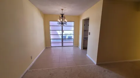 22 Golfs Edge West Palm Beach FL 33417