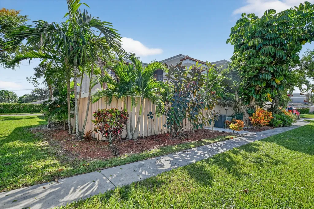 4005 Village Drive Delray Beach FL 33445
