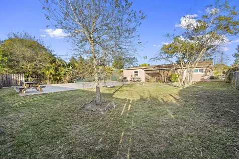 2611 S 29th Street Fort Pierce FL 34981