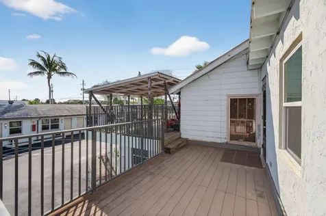 704 N Dixie Highway Lantana FL 33462