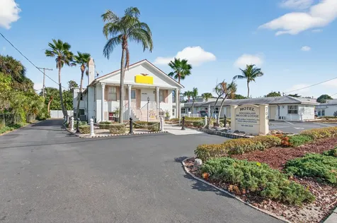 704 N Dixie Highway Lantana FL 33462