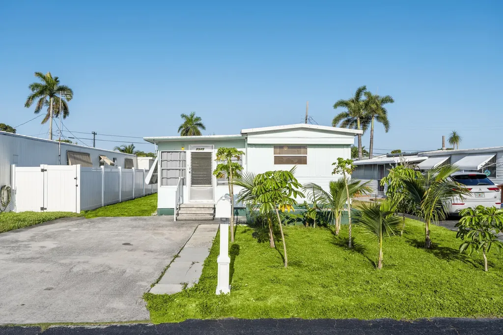 8949 Oak Street Boynton Beach FL 33436