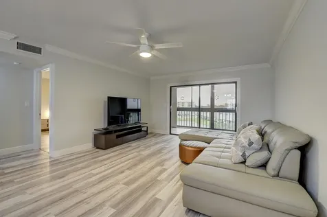 7076 Huntington Lane Delray Beach FL 33446