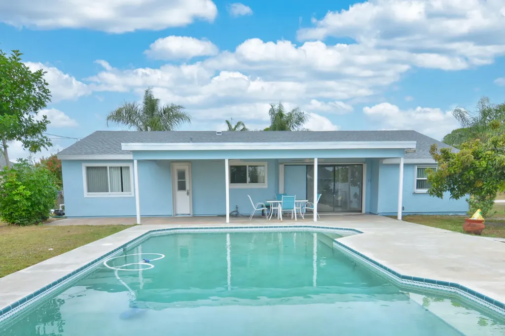 420 Se Streamlet Avenue Port Saint Lucie FL 34983