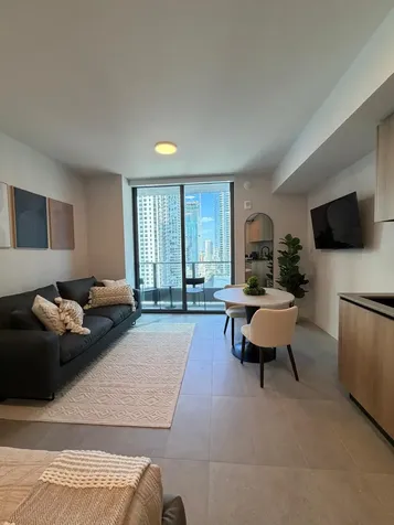 121 NE 5th Street Miami FL 33132