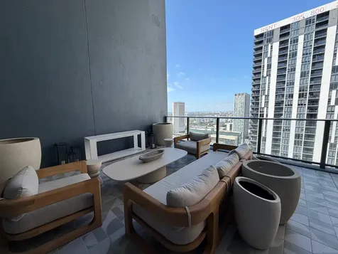 121 NE 5th Street Miami FL 33132