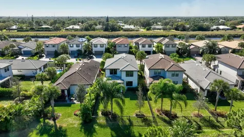 807 Se Villandry Way Port Saint Lucie FL 34984