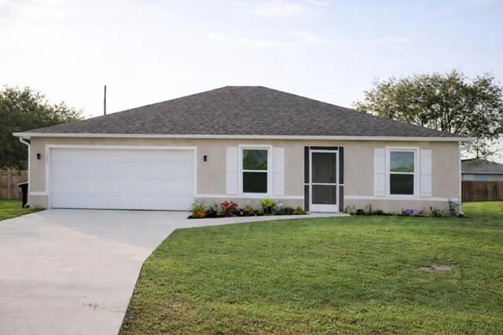 3882 Sw Darwin Boulevard Port Saint Lucie FL 34953