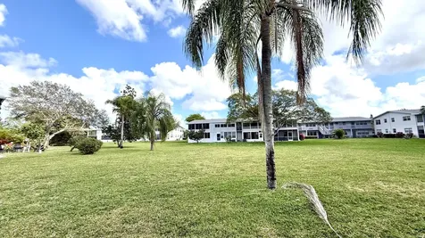 122 Oakridge I Deerfield Beach FL 33442