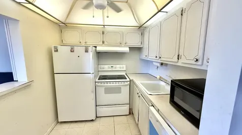 122 Oakridge I Deerfield Beach FL 33442