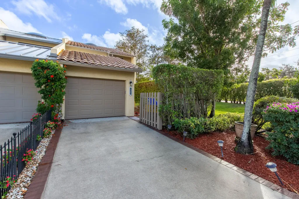 1989 Canterbury Circle Wellington FL 33414