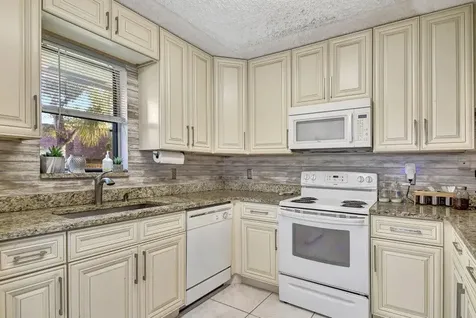 7558 Courtyard Run Boca Raton FL 33433