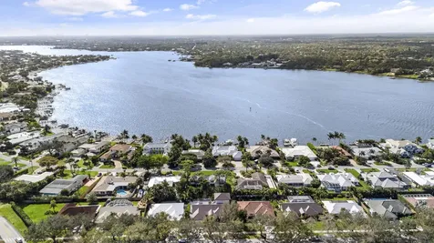 9806 Se Landing Place Tequesta FL 33469