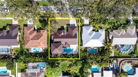 9806 Se Landing Place Tequesta FL 33469