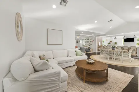9806 Se Landing Place Tequesta FL 33469