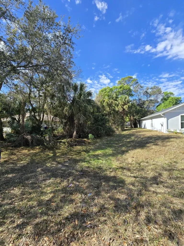 2445 87th Court Vero Beach FL 32966