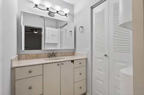 870 Nw 32nd Avenue Delray Beach FL 33445