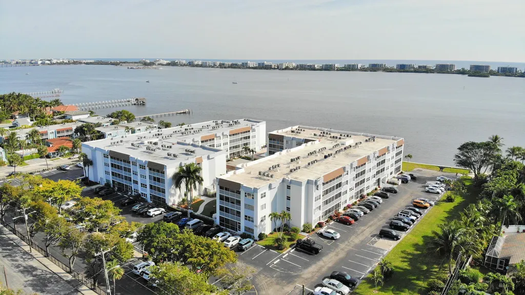 1516 S Lakeside Drive Lake Worth Beach FL 33460