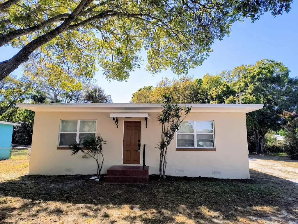 1215 Soltman Avenue Fort Pierce FL 34950