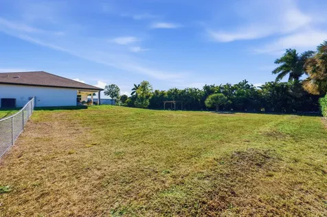 18932 42nd Road The Acreage FL 33470
