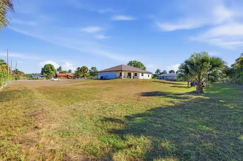 18932 42nd Road The Acreage FL 33470