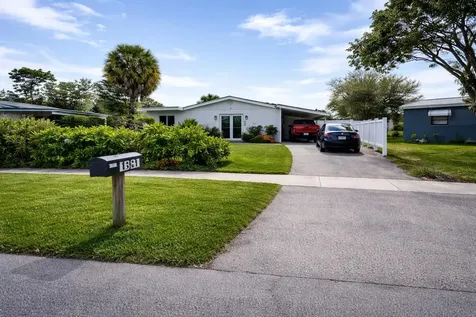 1381 W 1st Street Riviera Beach FL 33404