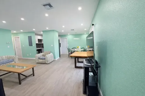 1381 W 1st Street Riviera Beach FL 33404