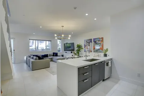 1045 NE 18th Avenue Fort Lauderdale FL 33304