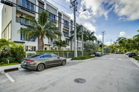 1045 NE 18th Avenue Fort Lauderdale FL 33304