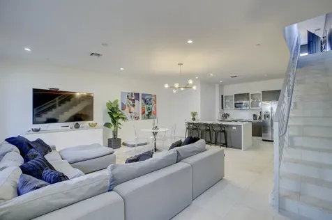 1045 NE 18th Avenue Fort Lauderdale FL 33304