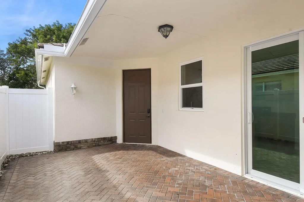 10033 Sw Stonegate Drive Port Saint Lucie FL 34987