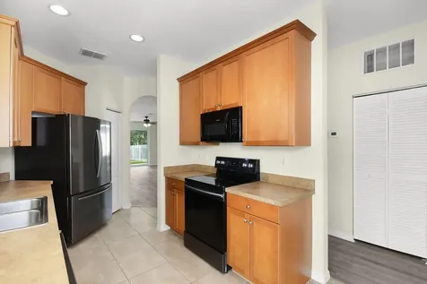 10033 Sw Stonegate Drive Port Saint Lucie FL 34987