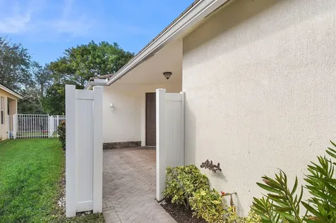 10033 Sw Stonegate Drive Port Saint Lucie FL 34987
