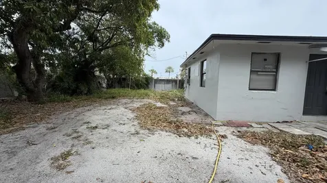 34 W 34th Street Riviera Beach FL 33404