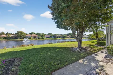 65 Cayman Place Palm Beach Gardens FL 33418