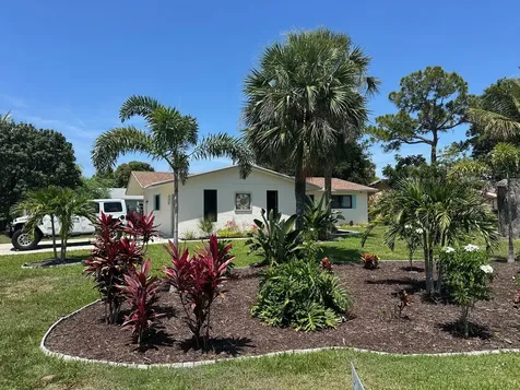 907 Se Lake Street Stuart FL 34994