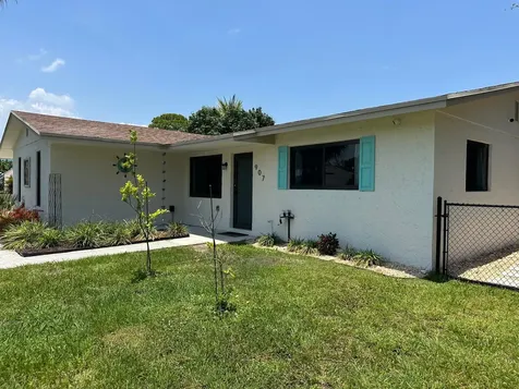907 Se Lake Street Stuart FL 34994