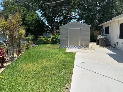 907 Se Lake Street Stuart FL 34994
