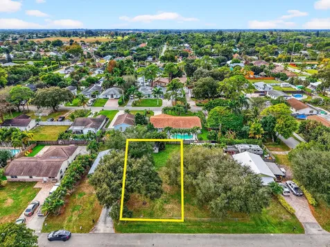 7685 2nd Terrace Lake Worth FL 33463