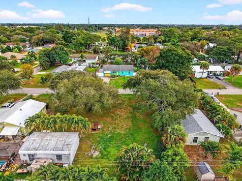 7685 2nd Terrace Lake Worth FL 33463