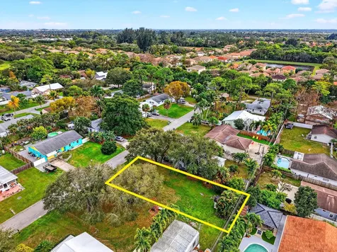 7685 2nd Terrace Lake Worth FL 33463