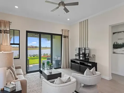 721 Se Fascino Circle Port Saint Lucie FL 34984