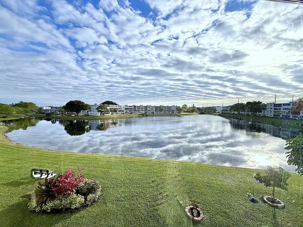 3082 Oakridge U Deerfield Beach FL 33442