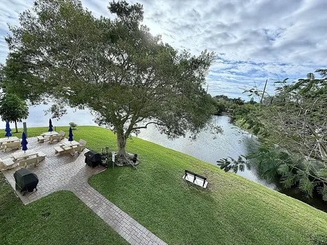 3082 Oakridge U Deerfield Beach FL 33442