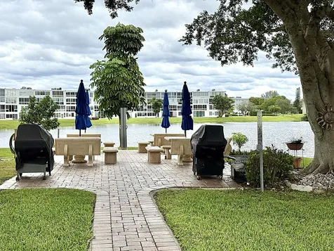 3082 Oakridge U Deerfield Beach FL 33442