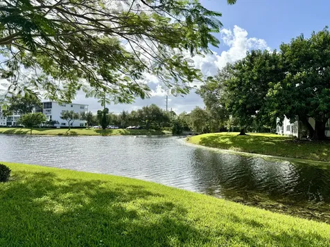 3082 Oakridge U Deerfield Beach FL 33442