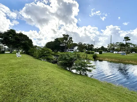 3082 Oakridge U Deerfield Beach FL 33442