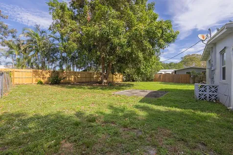 161 Se Bonita Court Port Saint Lucie FL 34983