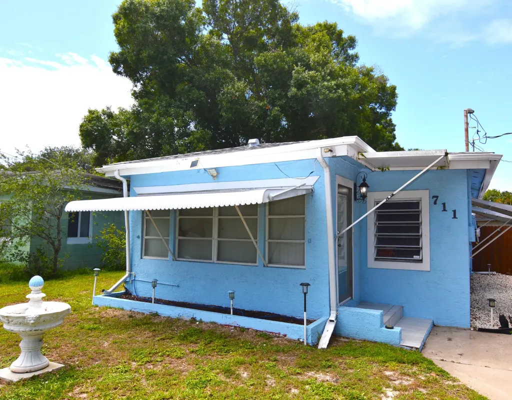 711 Cedar Place Fort Pierce FL 34950
