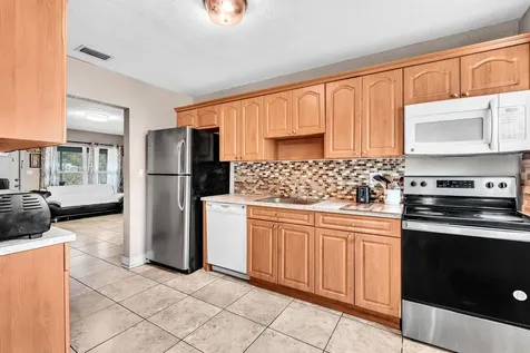 490 Ne 51st Street Oakland Park FL 33334